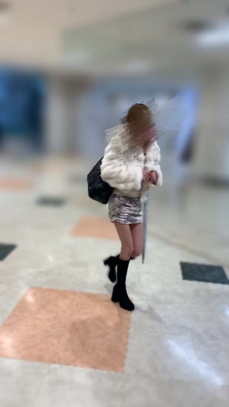 パンチラ逆さ撮り☆歌舞伎町のスリムなキャバ嬢のティーバッグを拝見♡