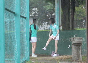 【特典映像付！】（2人収録！）雨の濡れ濡れお着替えはおっぱいおま○こ丸見え状態！さらにお外で…！？