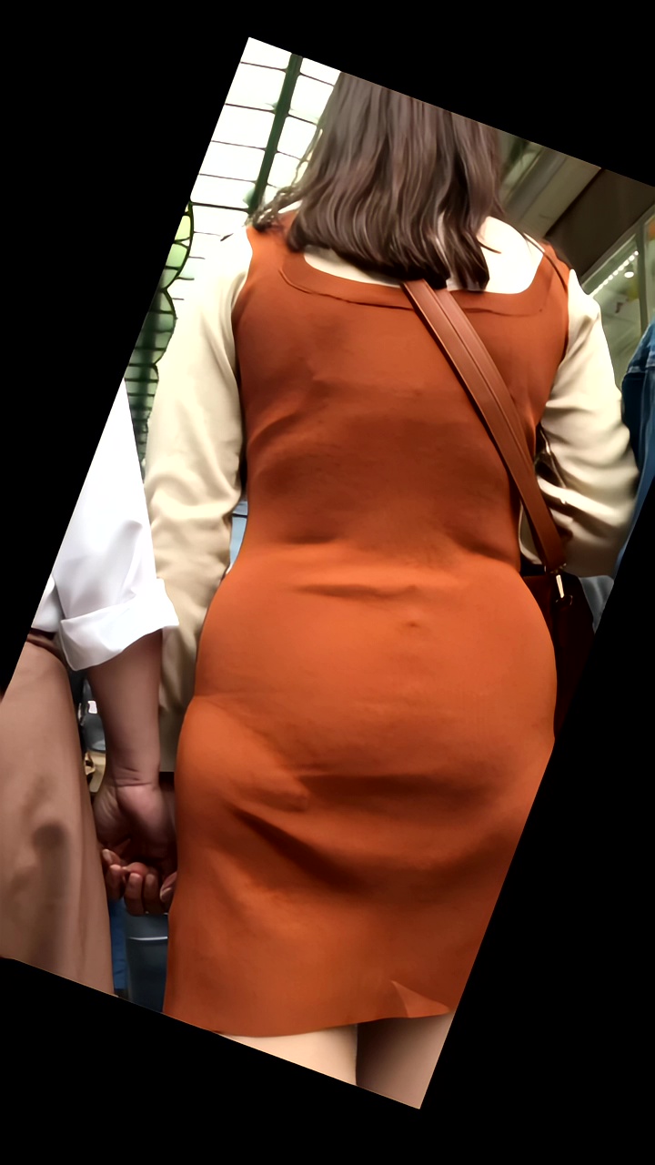 【再販】141デカい尻が魅力的なかわいいお姉さん