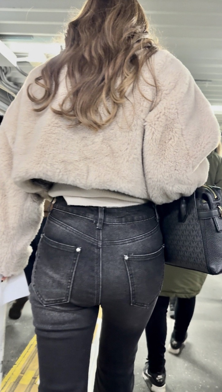 デニム女子コレクションVol.119 シルエット抜群のデニムコーデのお姉さん達2選！