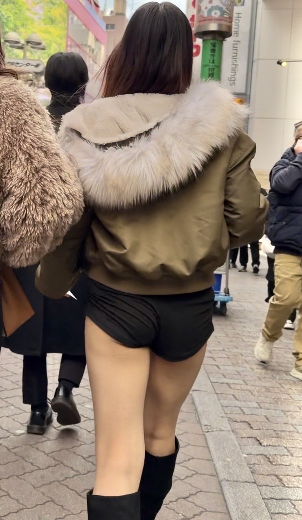 ヒップコレクションVol.60 食い込み！張り付きお尻の形があらわな美尻のショーパンお姉さんと迷彩のパンストショーパンのお姉さん