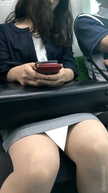 (電車対面）(顔出し）お疲れ度MAX…電車の心地良い揺れに合わせて…うとうと…ぐったり…パンストふとももが緩んでくぱぁ…OLお姉