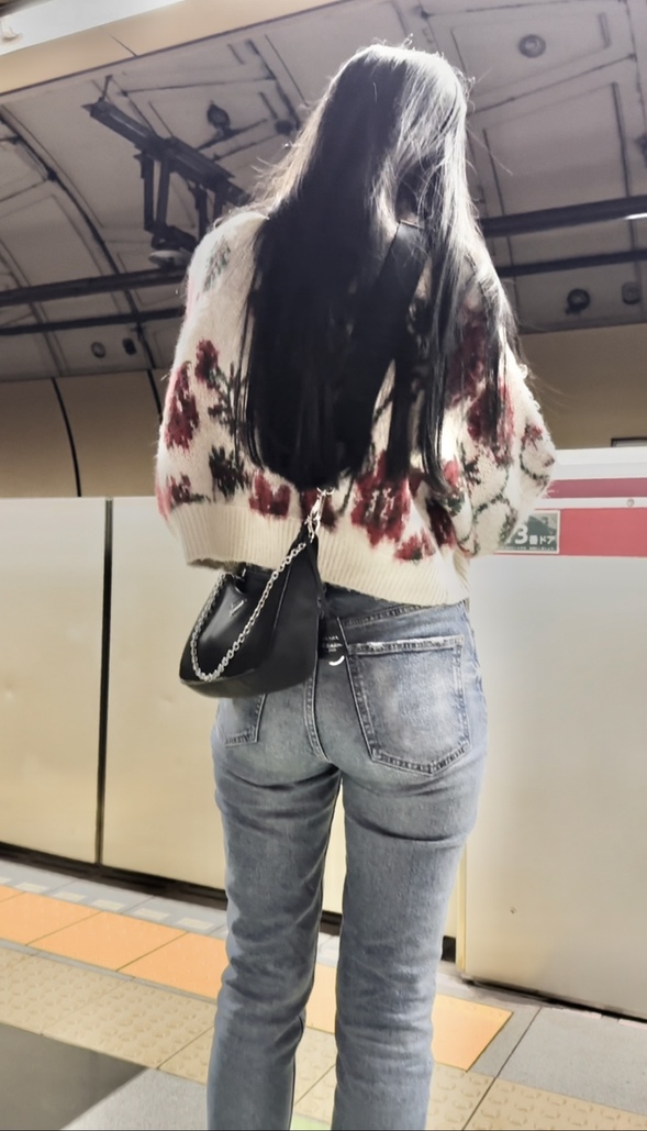 デニム女子コレクションVol.67 スレンダーなブルーの美デニムのお姉さんとデニムローファーコーデのお姉さん！