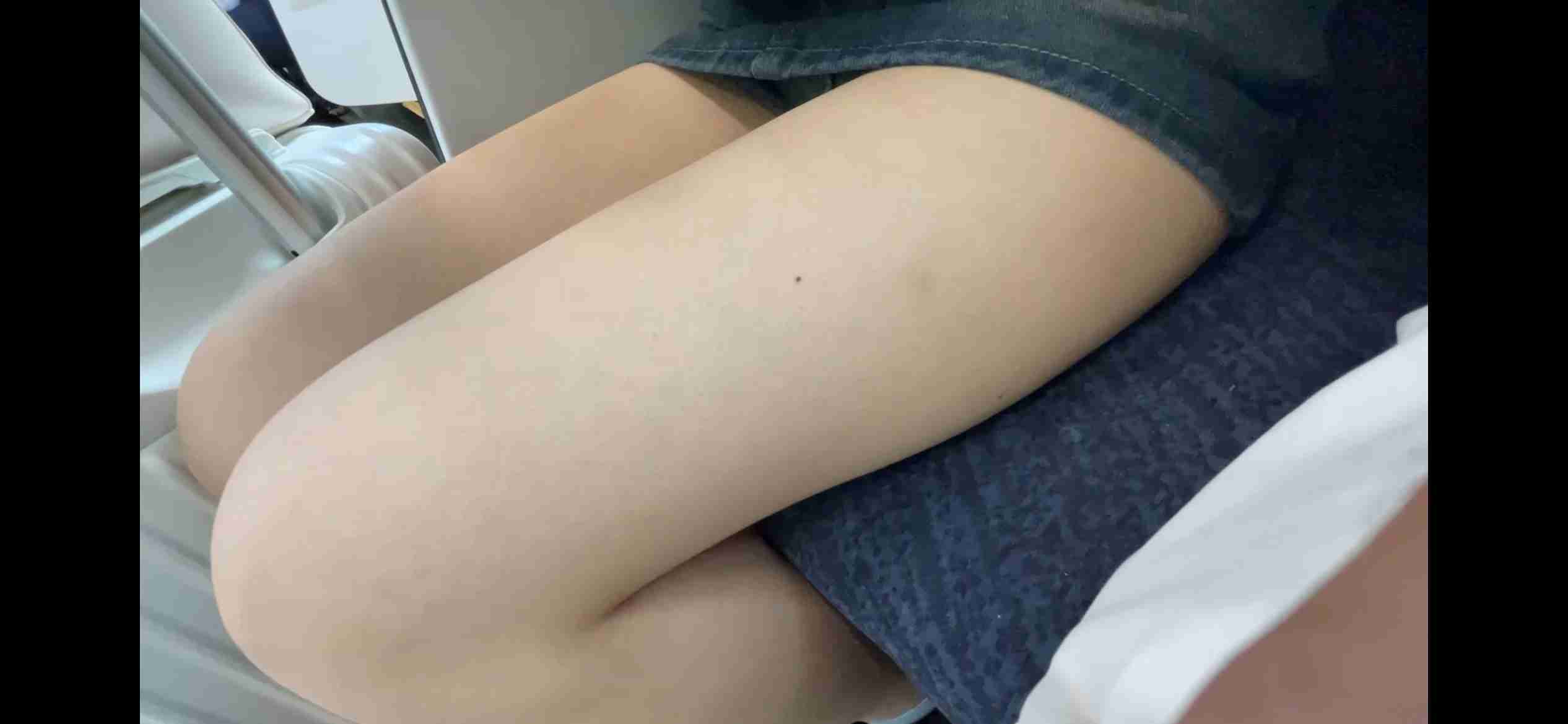 【再販】デニムミニスカ美脚が大集合！1　3人の女子大生紺デニム編