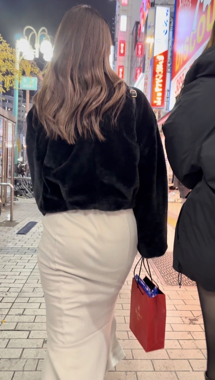 タイトスカート女子コレクションVol.49 ピチピチタイトスカートの休日のOLさんとミニワンピのロングブーツのお姉さん