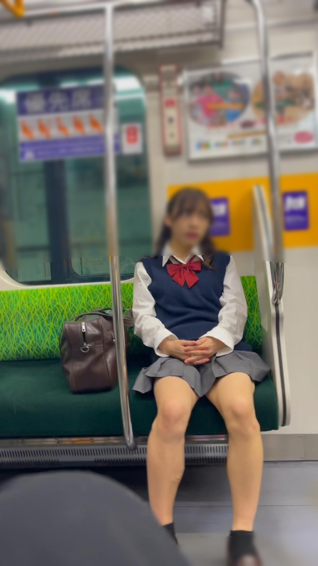 JK盗撮日記203　超激ヤセ！！お目目ぱっちりアイドル級の激カワお嬢様JKを電車内とトイレ内で盗撮【※完全主観22分超
