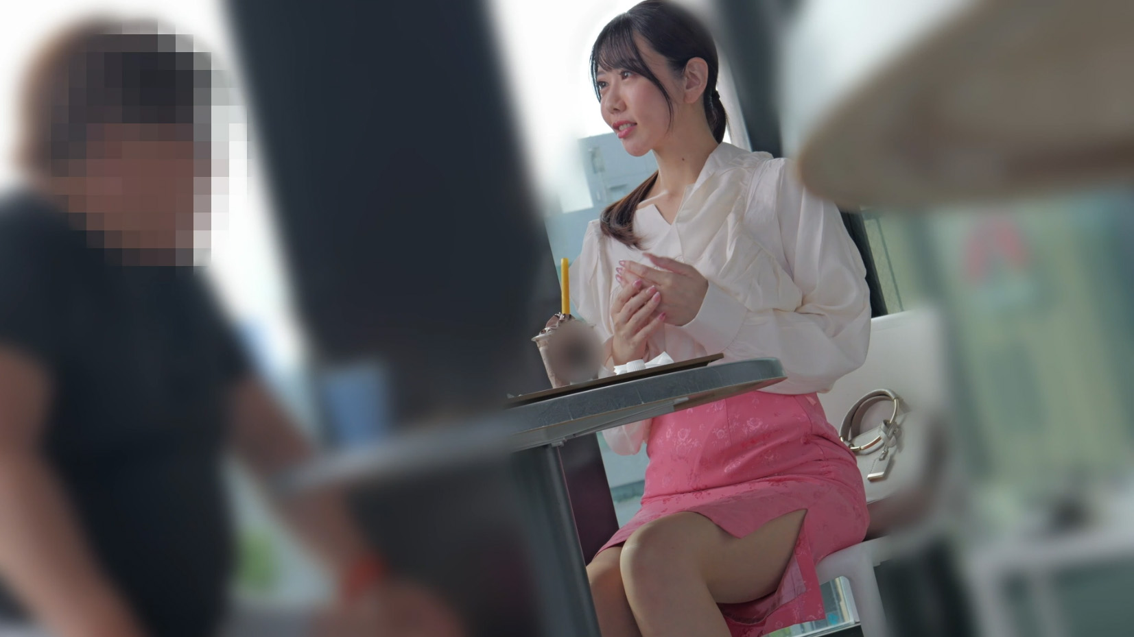 美容サロン勤務の人妻　媚オイルで強〇発情、まるで盛りのついた犬。通報レベルの悲鳴を上げての絶頂地獄