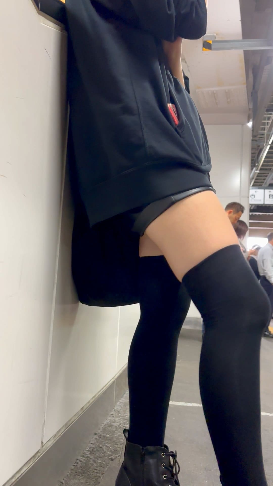 むちっ♡ニーソ女子