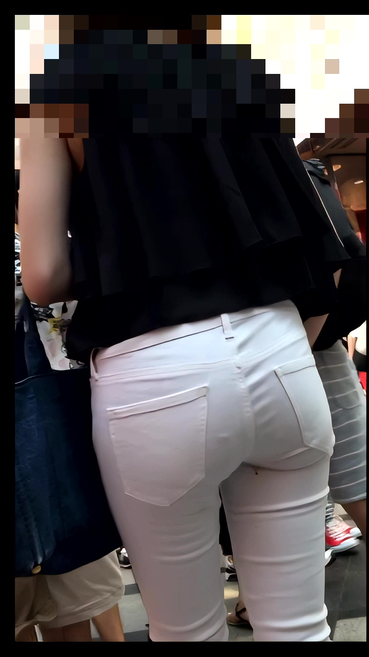 【再販】133もちもちとした尻の眼鏡お姉さん