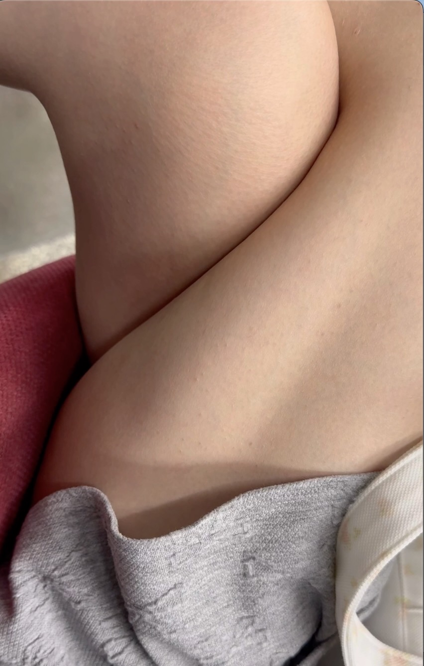 【再販】ミニスカから見える裏太ももをじっくり堪能！3名の脚を組む美人お姉さんの接近からの生脚美脚