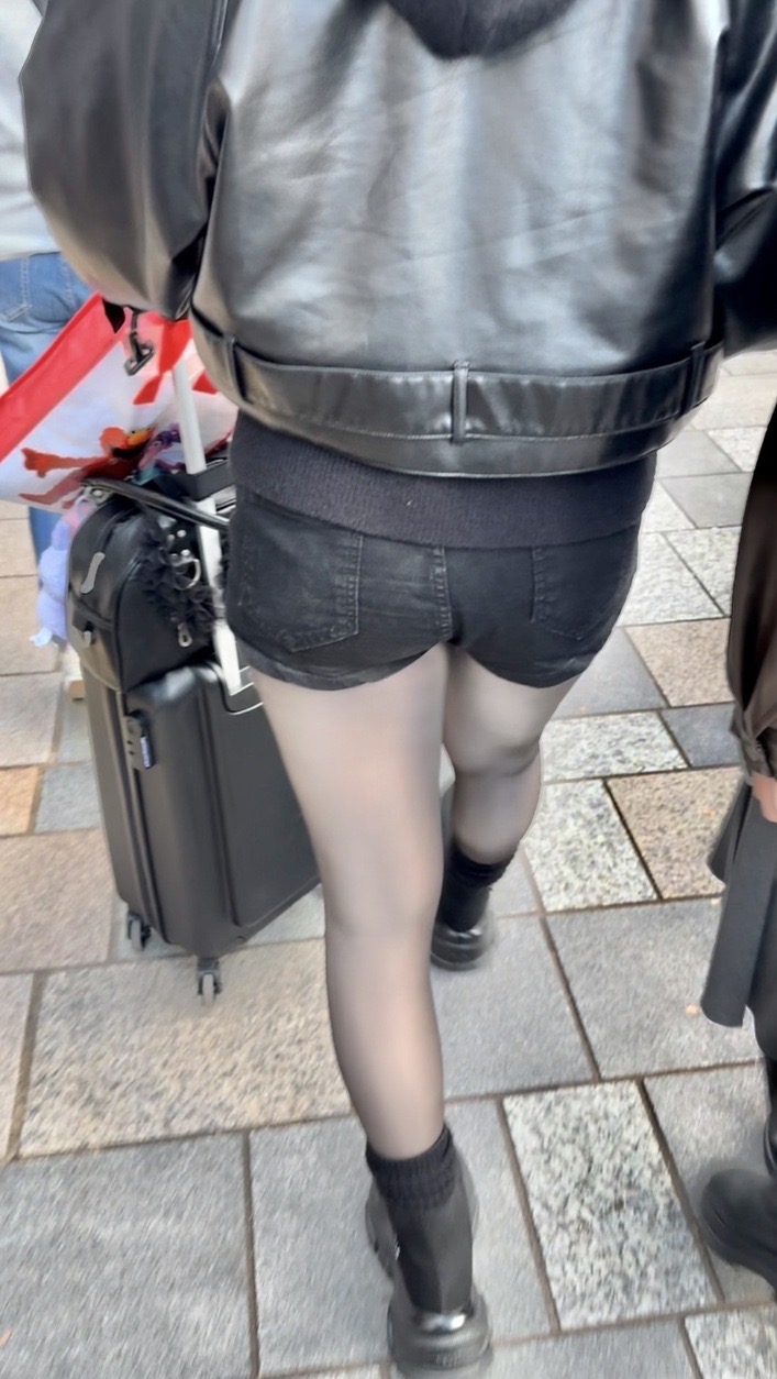 ヒップコレクションVol.41 ムチムチパンストショートパンツのお姉さん