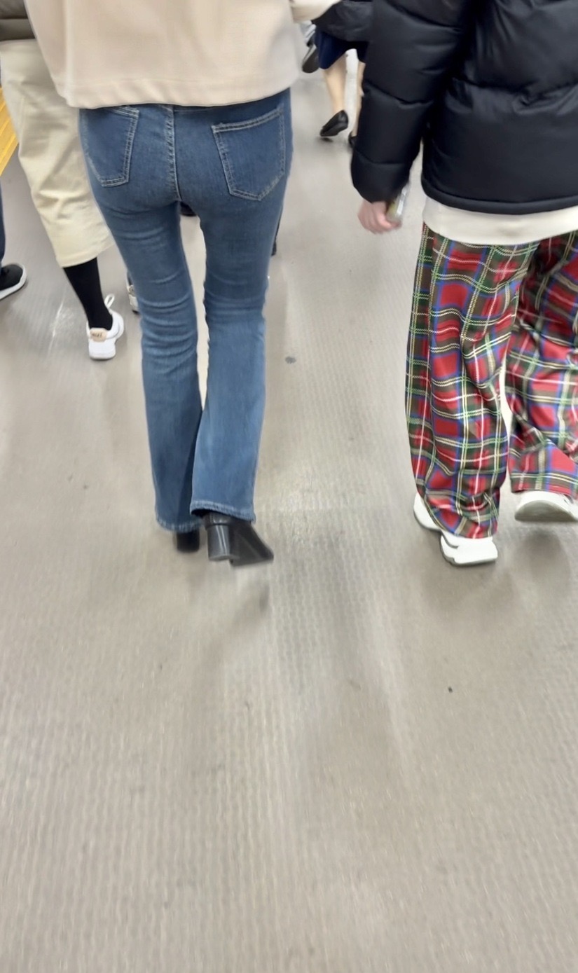 デニム女子コレクションVol.98 モデルスタイルの美脚デニムのショップ店員さんと肉感たっぷりのデカ尻デニムのお姉さん