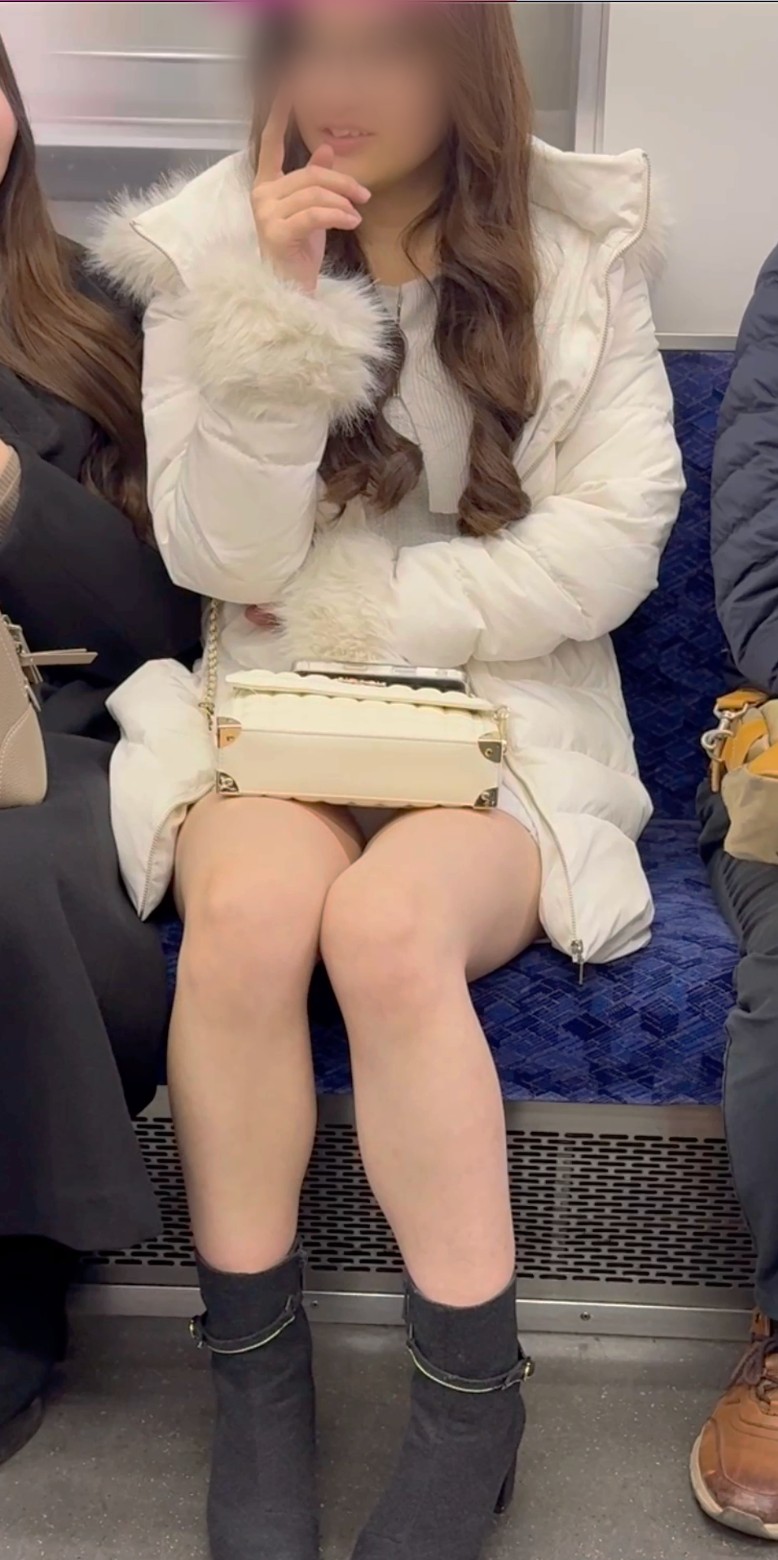 【再販】究極の「隙間」に接近！S級メガネ美女の全編デルタゾーンからお目見え