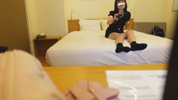 【オナニー】こんなこが…？チェックインするなり自慰に耽るも、待ち構えてた天井カメラに捉えられる。