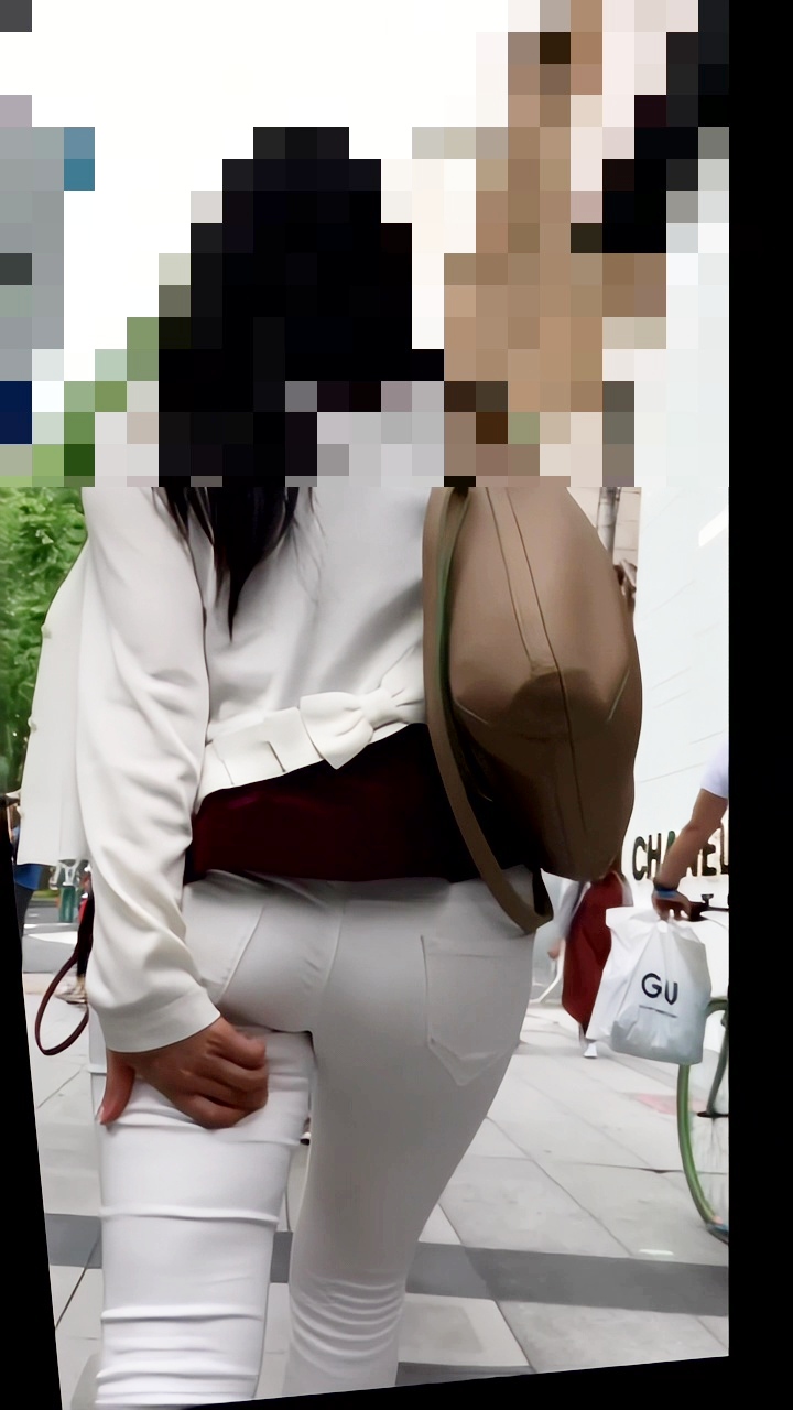 【再販】153パンティラインのくっきりさせるお姉さんと尻をかいてしてしまうお姉さん