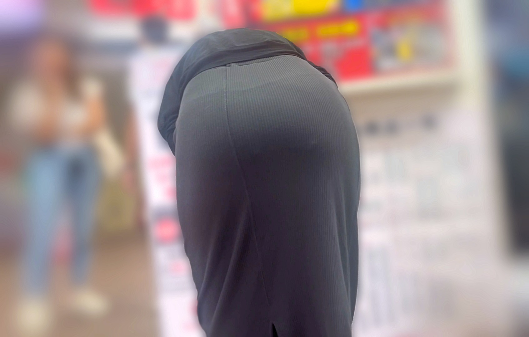 素人お姉さんの肉厚デカ尻を堪能！ムニュつくジューシーヒップを突き出し男を挑発!