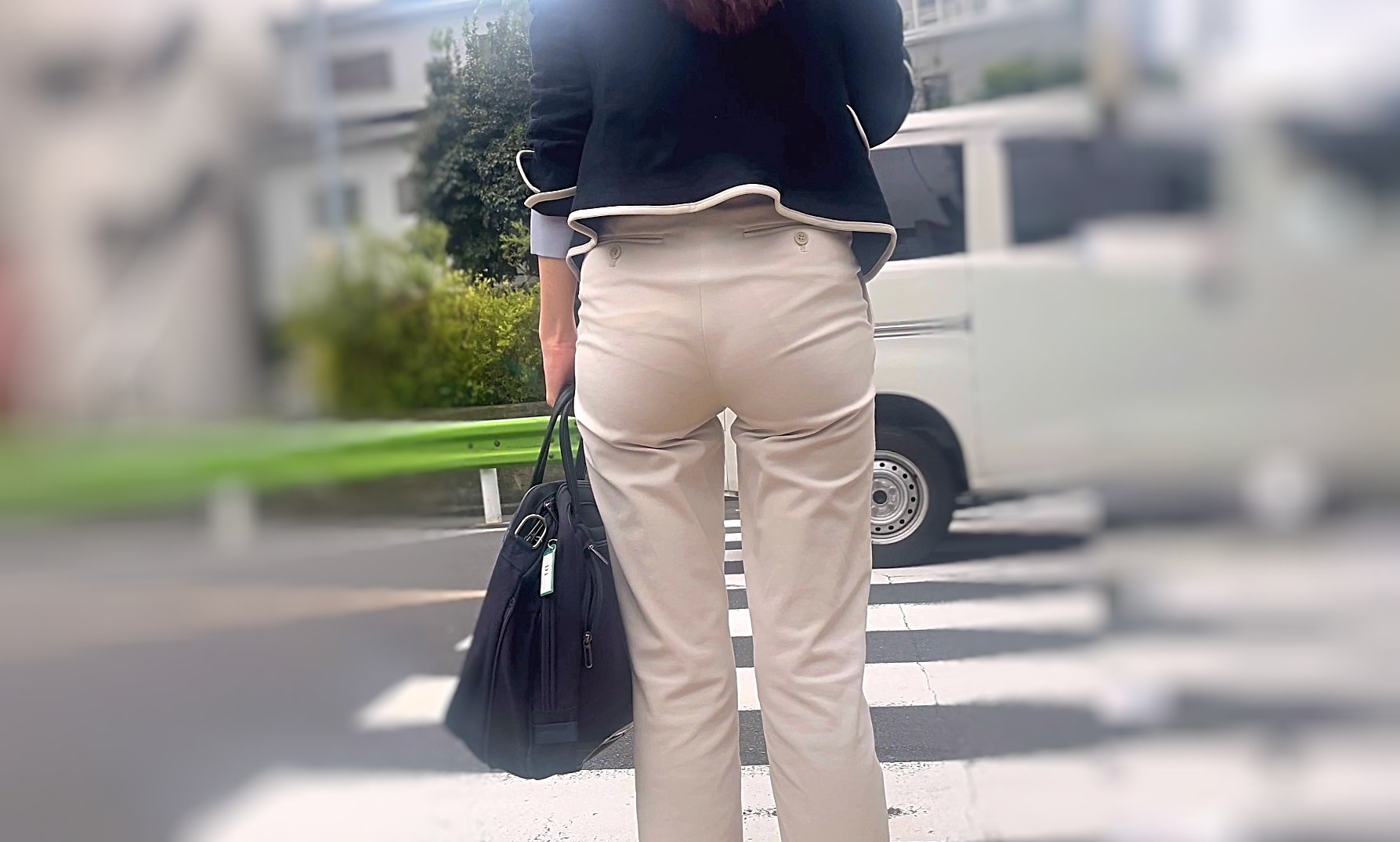 上玉素人OLの美巨尻を堪能！ムニュつく自慢のエロケツと浮き出るTバックで男をワガママに挑発!