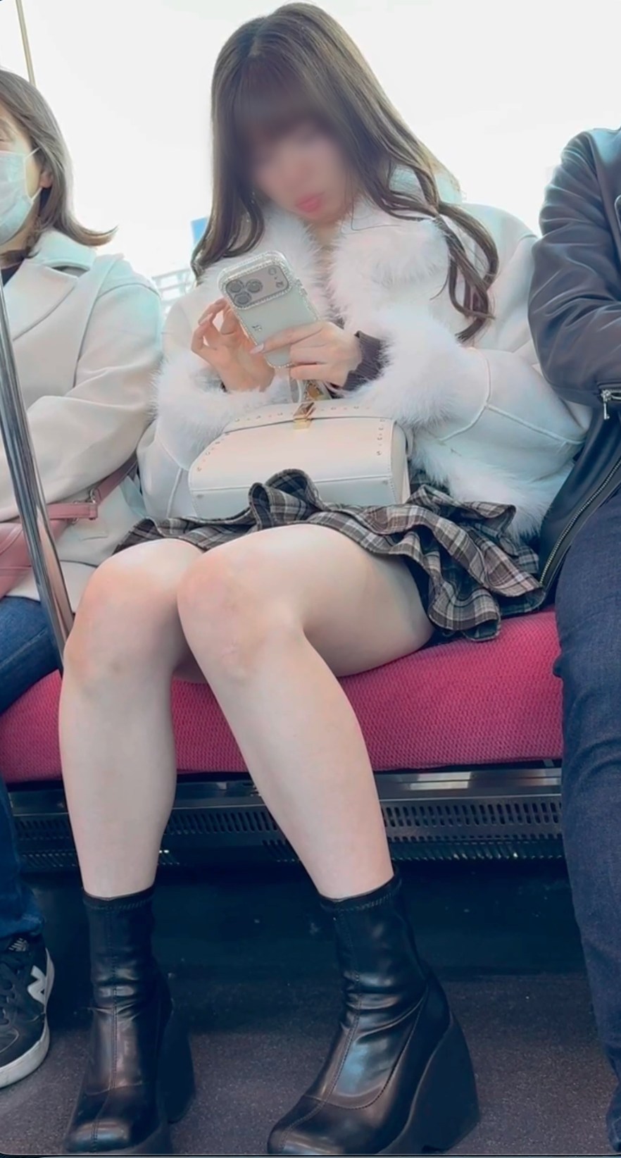 【再販】冬でも生足にこだわる4名の美人お姉さんの開放感あふれる生脚を対面から見まくり！