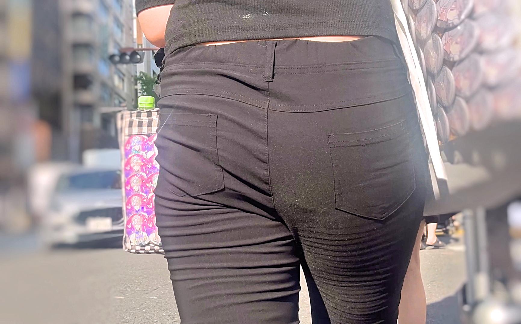 パンティ食い込むエロケツたちを堪能！人気のチノパンから自慢のケツをムニュらせ食い込みで♂を挑発!