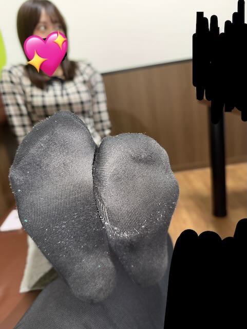 足汗と履きすぎた靴の匂い充満の靴下足裏とつま先JD