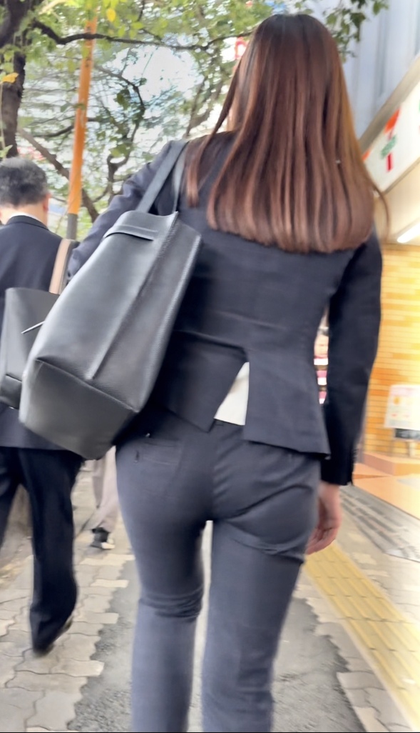 働くお姉さん達Vol.11 パン線肉が凄いパンツスーツのお姉さんと小柄なパンツスーツのお姉さんのお尻