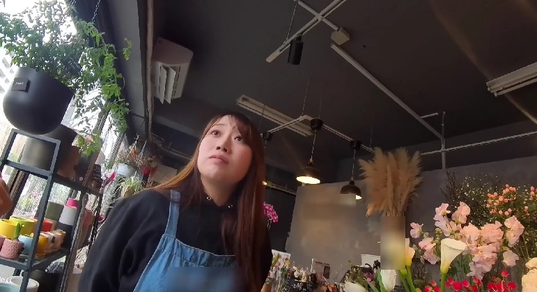 【再販】とんでもない花屋さんの縦筋？まさかの店舗型花屋さんに突撃
