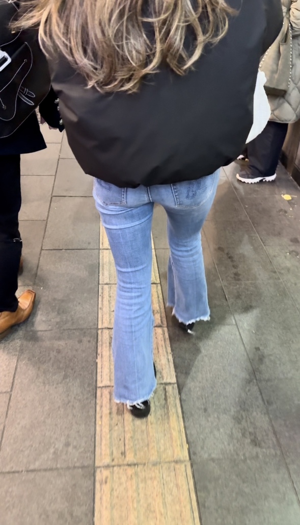 デニム女子コレクションVol.95 個人的に刺さるプリプリなエロデニム尻のお姉さん3選