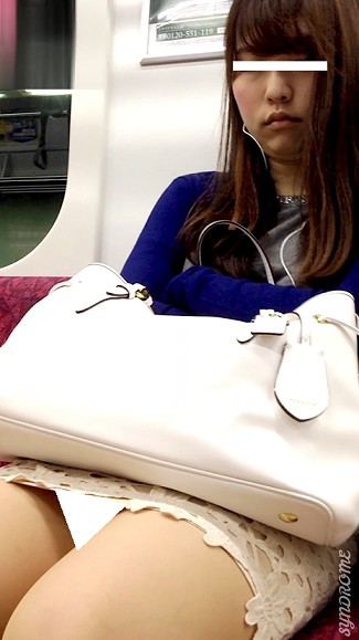 (電車対面）(顔出し）一生懸命に働いて…ぐったり…電車の心地良い揺れに合わせて…うとうと…うとうと…しちゃうOLお姉さん達…