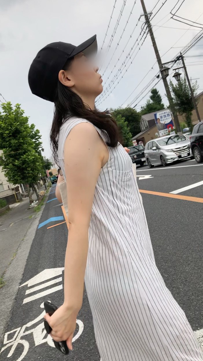 【横からの眺め370】白ワンピースのお姉さんのスケスケパンティに釘付け！！