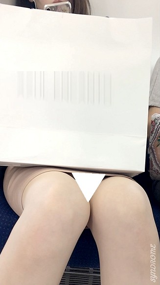 (電車対面）(顔出し）うとうと…うとうと…しちゃうまで…ただひたすら…キレイなOLお姉さんのご様子を下からのぞき込んだ観察記