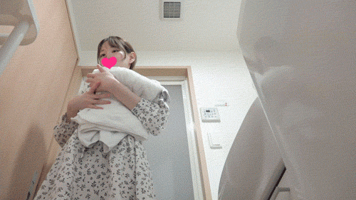 【民泊着替え】剛毛マンコ！S級色白美女/レーズン乳首ママさん/妹系貧乳JDちゃん/-231人目・235人目