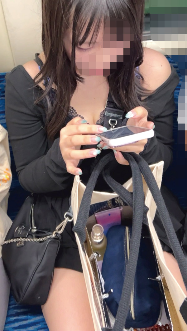 可愛すぎる地雷さんは見せブラで谷間で生脚で…