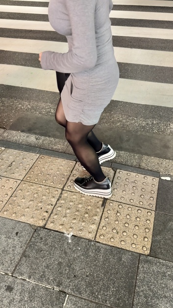 タイトスカート女子コレクションVol.44 黒パンストにボディラインが素敵なタイトワンピースのお姉さんと赤のワンピのお姉さん