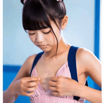 【動画】S級ちっぱい！超かわいいお団子髪型！ちっぱいいっぱい見せてくれました！