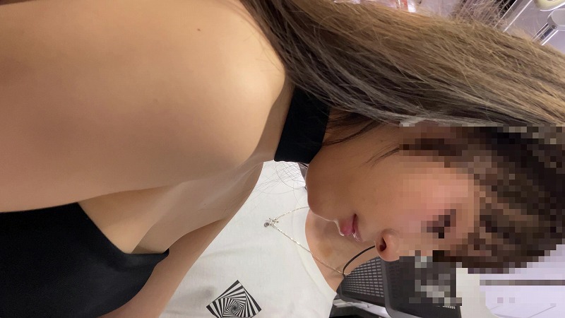 【再販】グラビア級のスタイル!!エロ過ぎなボディコンからおっぱいがこぼれてます!!