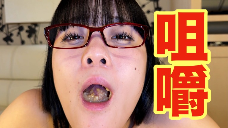 美女が揚げ餅を咀嚼！唾液に塗れたネチョネチョぐちょぐちょの口内をご覧あれ！