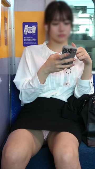 【8月11日まで顔モザなし】アイドル級に超絶かわいいOLさん警戒心はお留守番でピンクTが丸見え、逆さも[4K動画][顔出し][ド