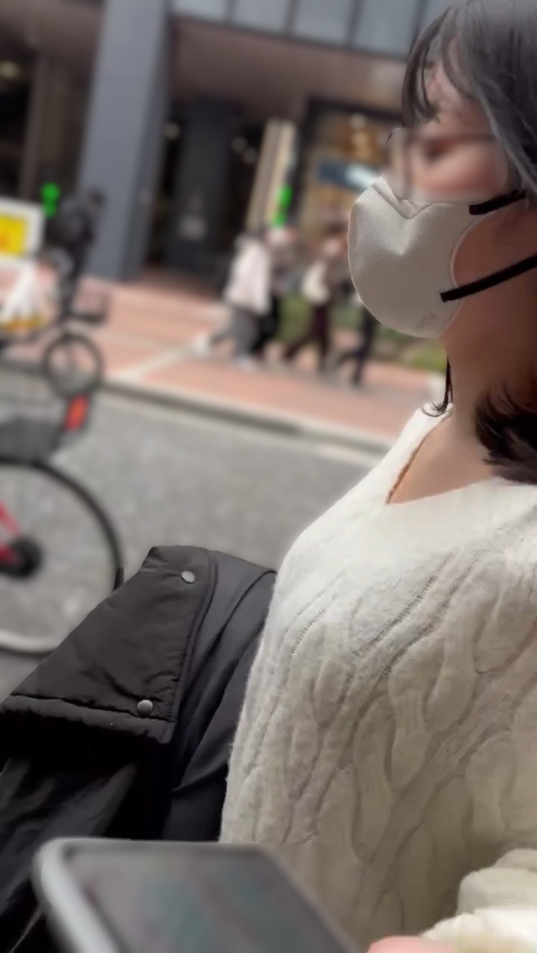 【再販】街の風景１３　冬を彩る白おっぱいのメガネ美人を観察♡