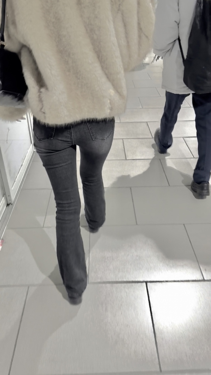 デニム女子コレクションVol.79 どこが目を引いた美脚むちむちデニムのお姉さん達4選