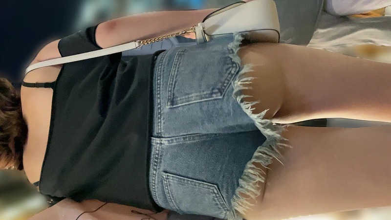 【再販】カットオフデニムから下尻が丸見えです(/ω＼)