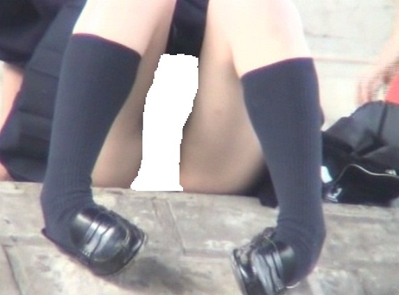 【再販】美女J○ 超ミニ 股開きパンチラ