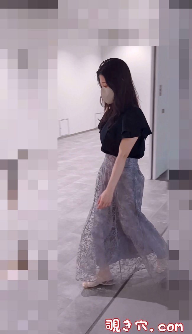 【ロングスカートのお姉さん】移動中エスカレーターとエレベーターで突っ込みました。