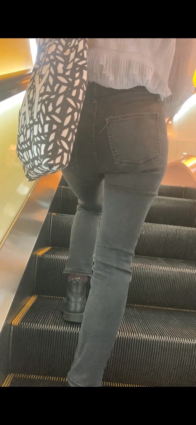 「街撮り」揺れ動く大きなお尻&美脚追跡コレクション