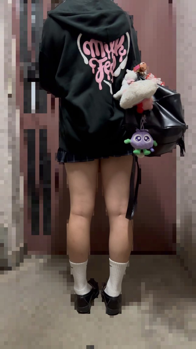 友人と同じマンションに住むJK