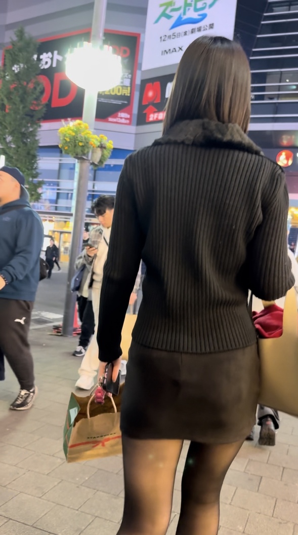 ヒップコレクションVol.28 黒パンストミニスカのセクシーなお姉さんと生足美脚ショーパンのお姉さん