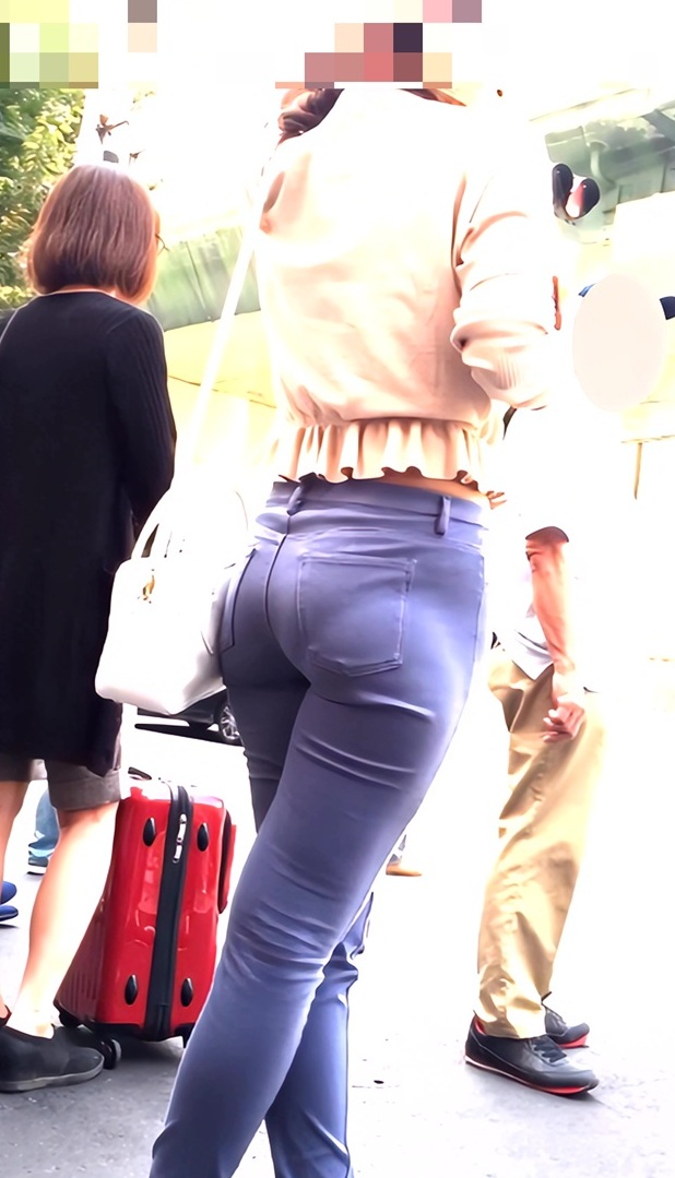 【再販】155むちむち下半身の内股ギャル