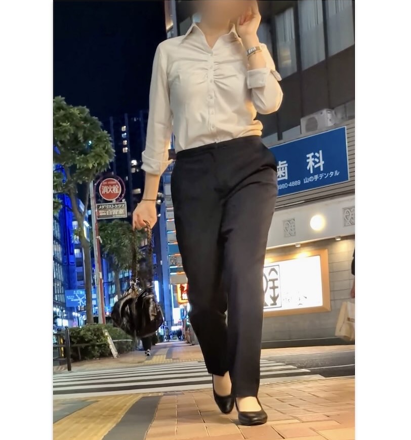 【555】プリっとタイトなパンツスーツとブラウスから目が離せないOLさんを追う！