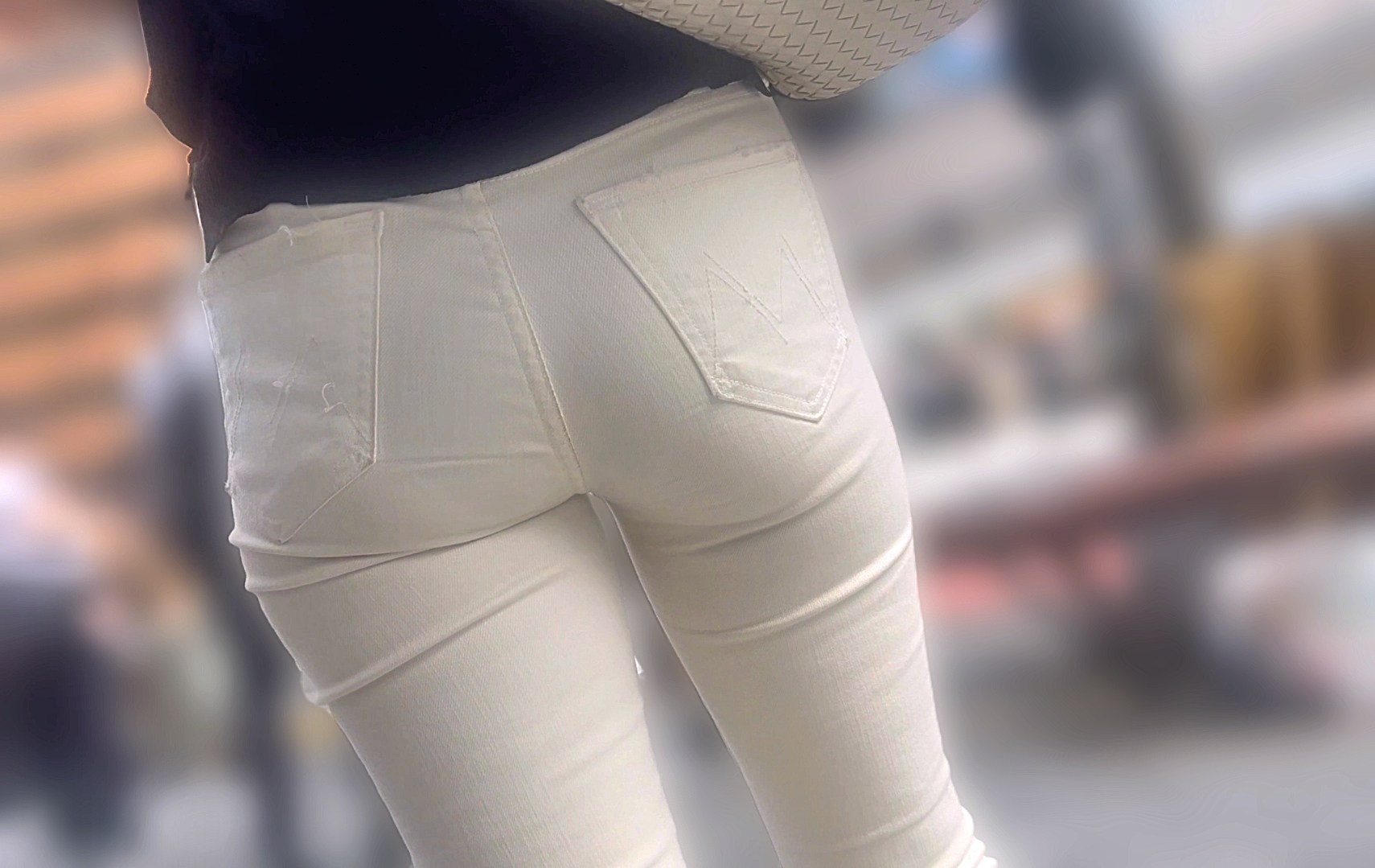 超Sクラスのパッツン美尻を堪能！美ボディからプリケツを突き出しパンティラインで♂を誘う!