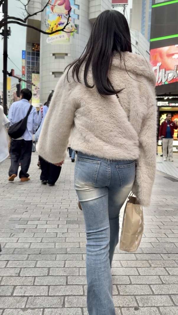 デニム女子コレクションVol.136 スレンダー美デニムの美脚お姉さん２選！