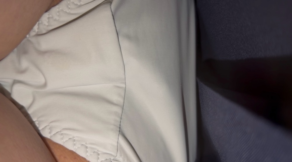 逆さ撮り1　白パンツ制服